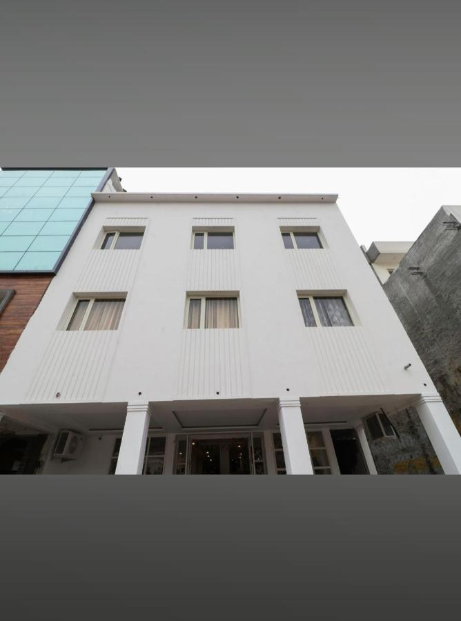 Hotel Almond Zirakpur エクステリア 写真