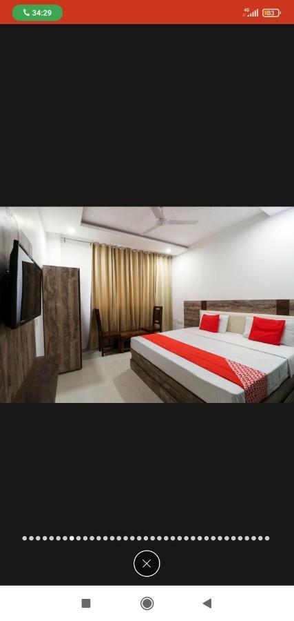 Hotel Almond Zirakpur エクステリア 写真