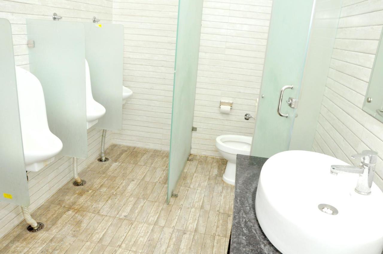 Hotel Almond Zirakpur エクステリア 写真