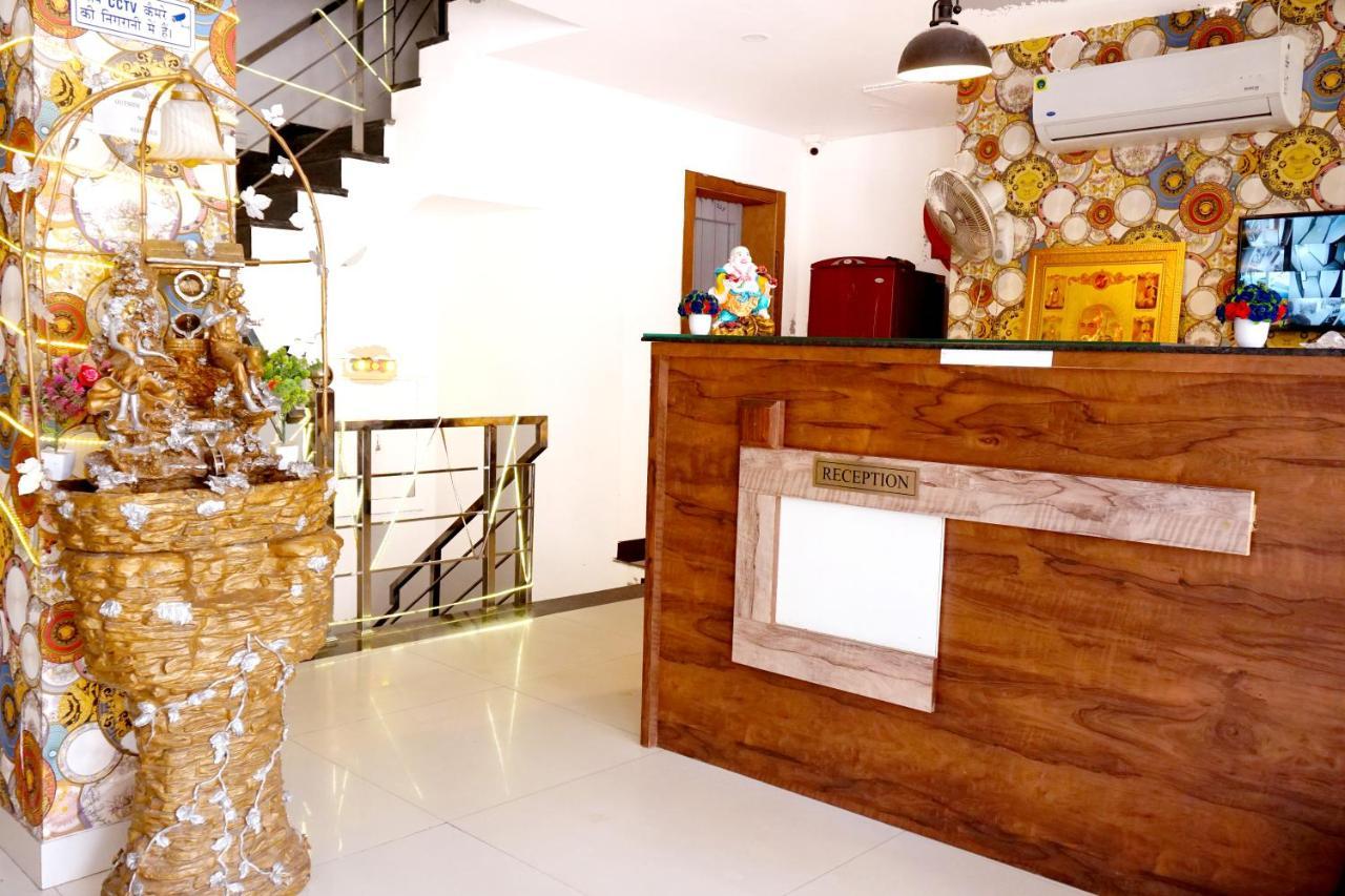 Hotel Almond Zirakpur エクステリア 写真