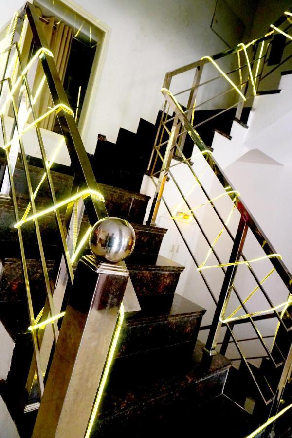 Hotel Almond Zirakpur エクステリア 写真