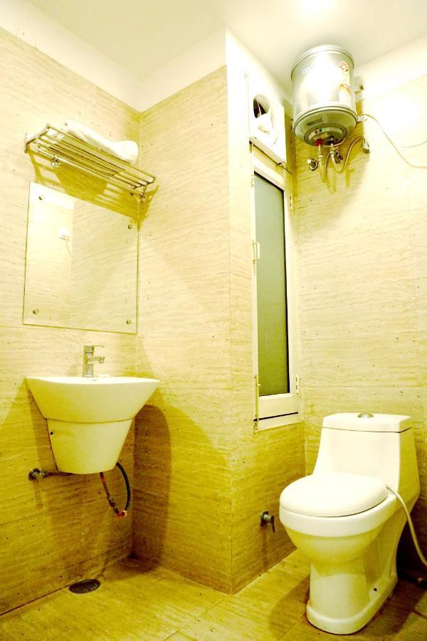 Hotel Almond Zirakpur エクステリア 写真